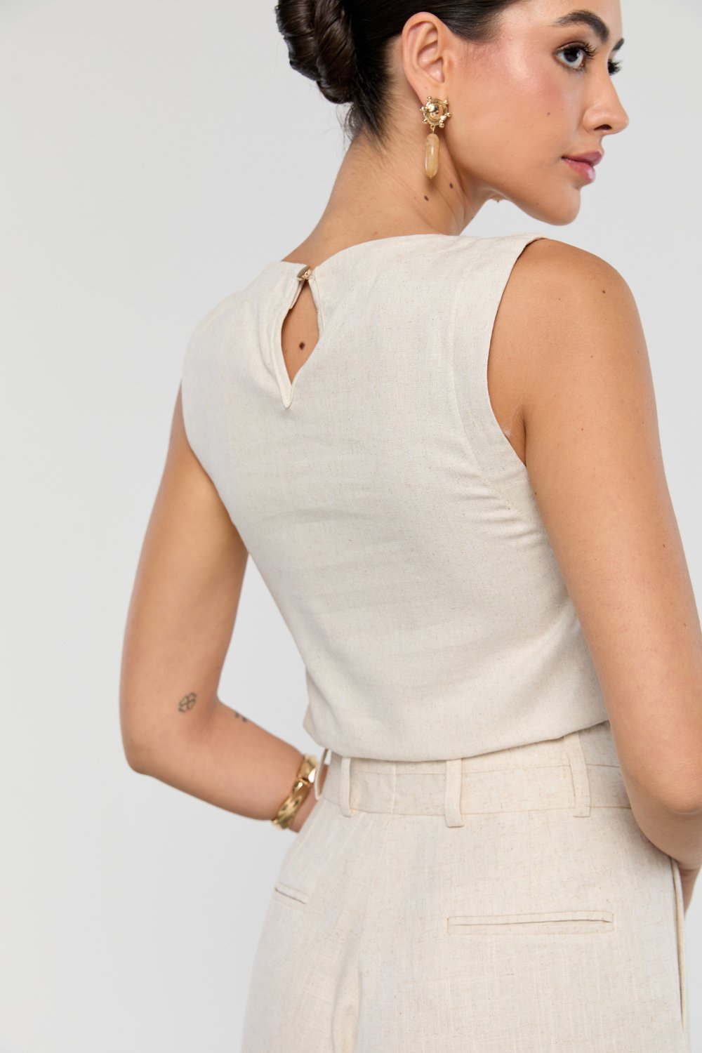 Blusa Linho Natural Amazhiyu - Regata Gola V Verão Confortável