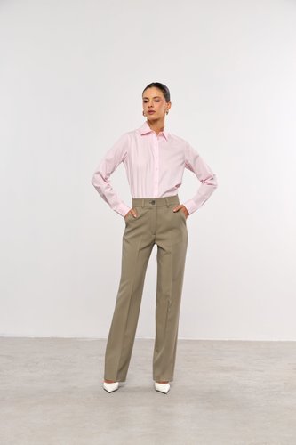Calça Reta Feminina de Alfaiataria Verde Oliva
